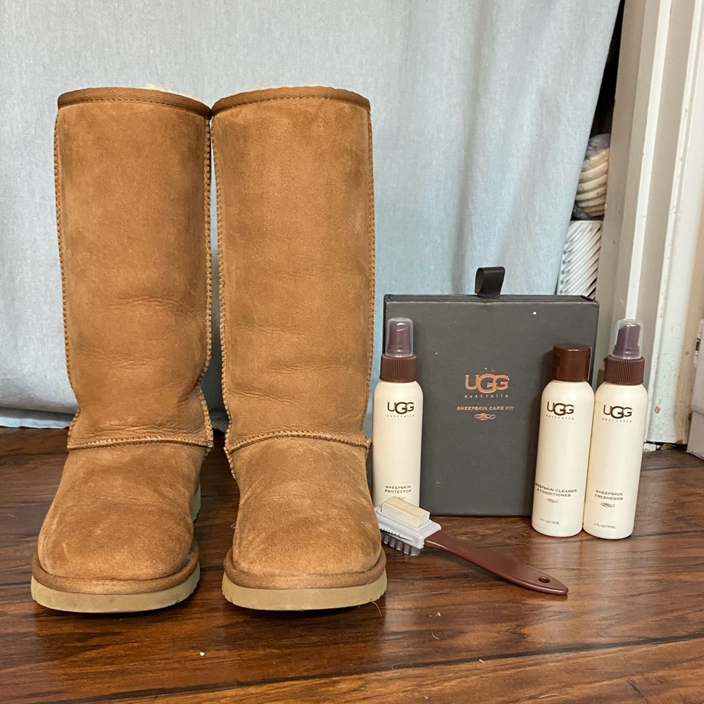 Women’s Ugg Classic Tall Boot! Excellent Condition